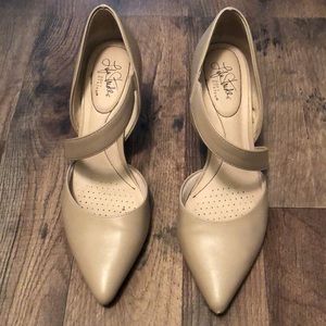 Lifestride shoes, size 9 beige, heels